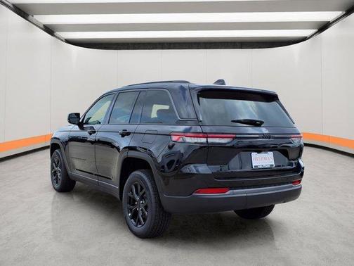 2026 Jeep Grand Cherokee Laredo