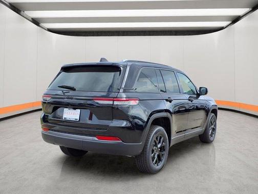 2026 Jeep Grand Cherokee Laredo