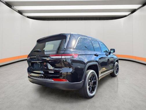 2026 Jeep Grand Cherokee Laredo