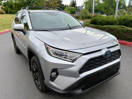 Silver Sky Metallic 2019 Toyota RAV4 Hybrid XLE