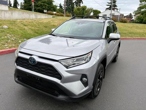Silver Sky Metallic 2019 Toyota RAV4 Hybrid XLE