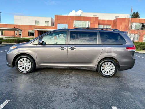 2011 Toyota Sienna XLE