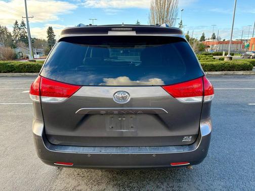 2011 Toyota Sienna XLE