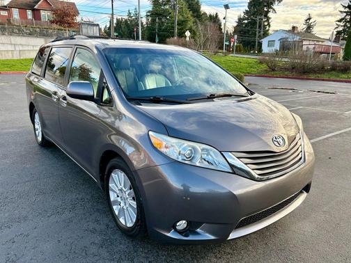 2011 Toyota Sienna XLE