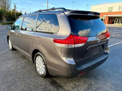 2011 Toyota Sienna XLE