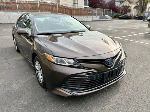 2018 Toyota Camry Hybrid SE