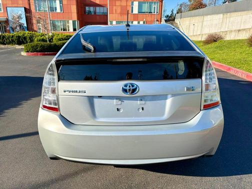 2010 Toyota Prius III