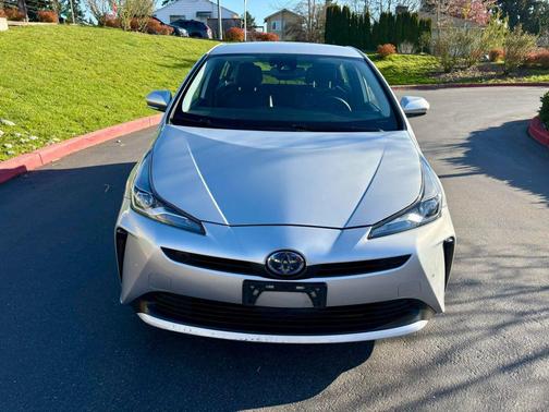 Midnight Black Metallic 2019 Toyota Prius XLE