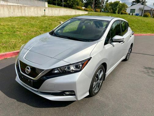 Brilliant Silver 2018 Nissan Leaf SL