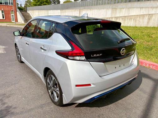 Brilliant Silver 2018 Nissan Leaf SL
