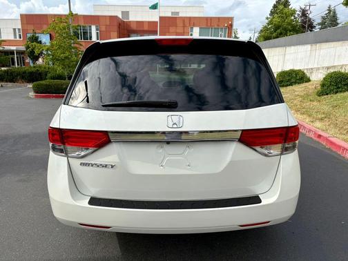White Diamond Pearl 2015 Honda Odyssey EX