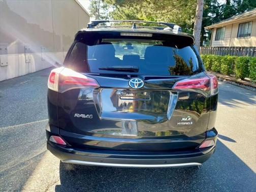 2018 Toyota RAV4 Hybrid XLE