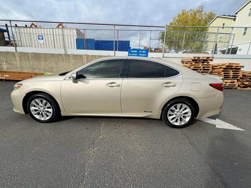 2014 Lexus ES 300h Base