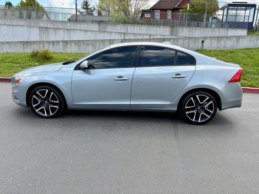 Electric Silver Metallic 2018 Volvo S60 T5 Dynamic