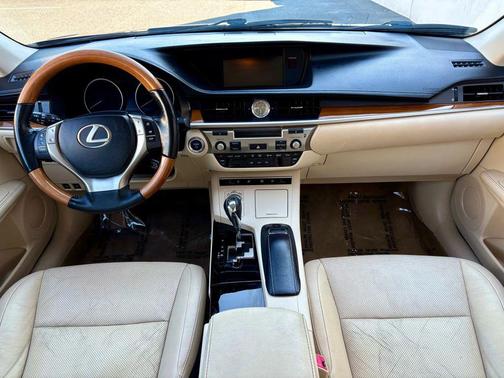 2014 Lexus ES 300h Base