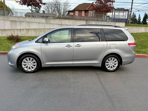2013 Toyota Sienna XLE