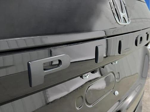2025 Honda Pilot Touring 8-Passenger