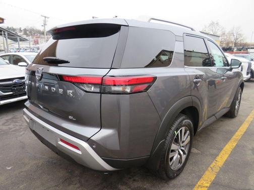 2025 Nissan Pathfinder SL FWD