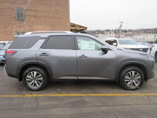 2025 Nissan Pathfinder SL FWD