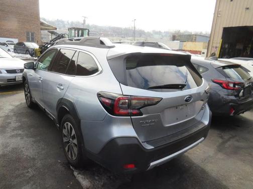 2025 Subaru Outback Touring XT