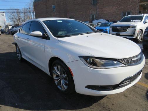 2016 Chrysler 200 S