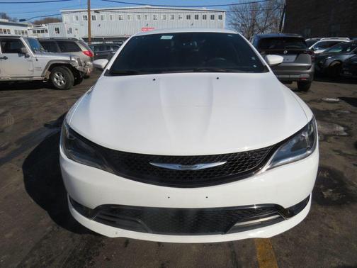 2016 Chrysler 200 S