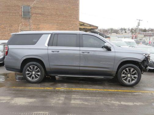 2022 Chevrolet Suburban LT
