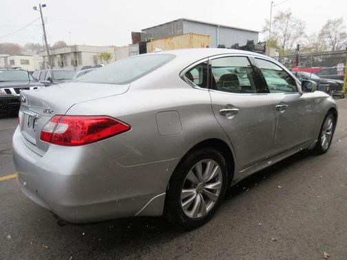 2011 INFINITI M56x Base