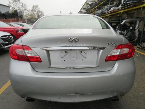 2011 INFINITI M56x Base