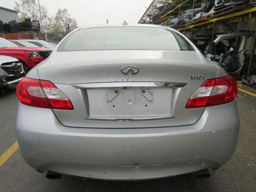 2011 INFINITI M56x Base