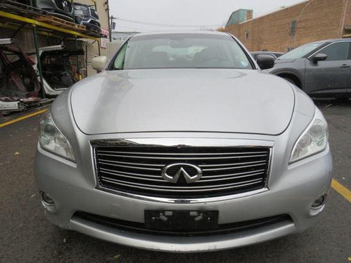 2011 INFINITI M56x Base