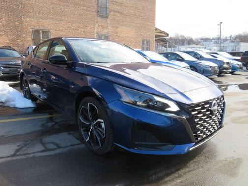 2024 Nissan Altima SR FWD