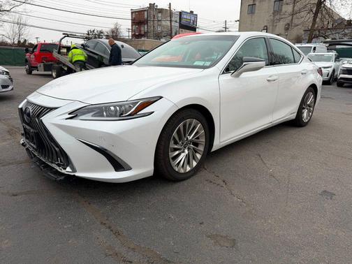 2019 Lexus ES 300h Base