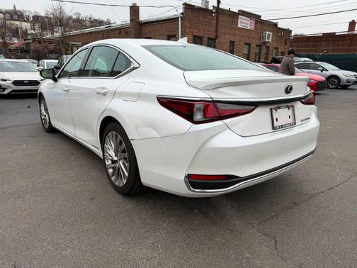 2019 Lexus ES 300h Base