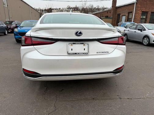 2019 Lexus ES 300h Base