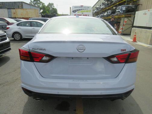 2025 Nissan Altima SR FWD