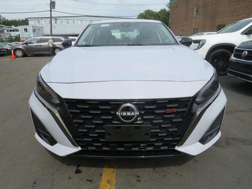 2025 Nissan Altima SR FWD