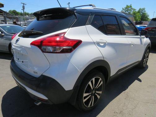Aspen White TriCoat Pearl 2020 Nissan Kicks SR