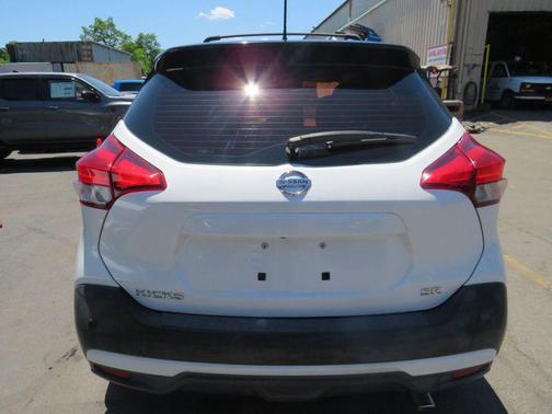 Aspen White TriCoat Pearl 2020 Nissan Kicks SR