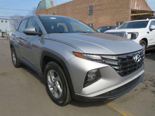 Shimmering Silver 2022 Hyundai TUCSON SE