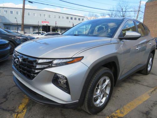 2022 Hyundai TUCSON SE