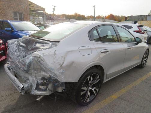 2024 Volvo S60 B5 Plus Dark Theme