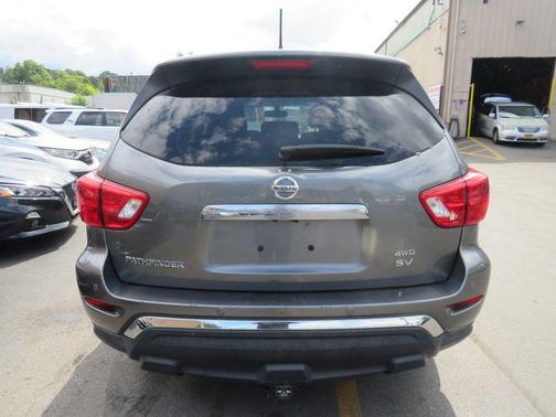 2017 Nissan Pathfinder SV