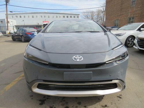 2026 Toyota Prius Plug-In Hybrid SE