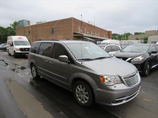 2016 Chrysler Town & Country Touring