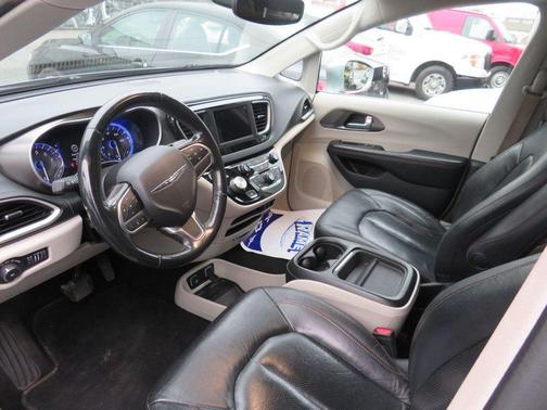 2020 Chrysler Pacifica Touring L