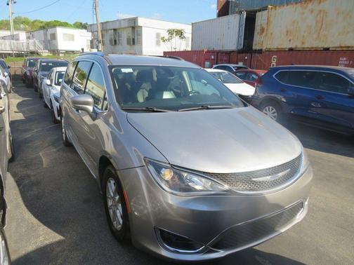 Billet Silver Metallic Clearcoat 2020 Chrysler Pacifica Touring L