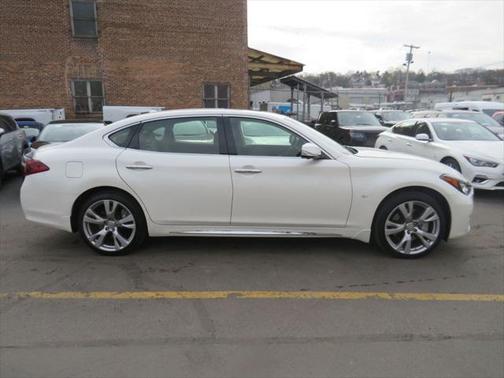 2016 INFINITI Q70L 3.7X
