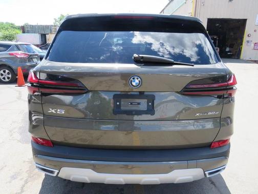 Manhattan Green Metallic 2026 BMW X5 PHEV xDrive50e