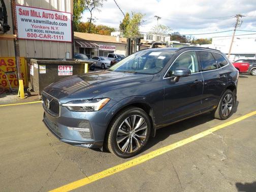 2022 Volvo XC60 B5 Momentum